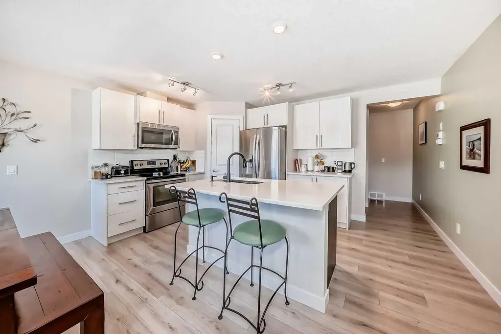 434 Sage Hill Grove NW Calgary AB T3R 0Z8