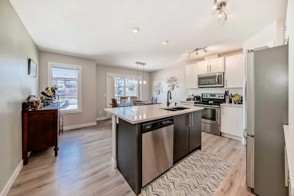 434 Sage Hill Grove NW Calgary AB T3R 0Z8