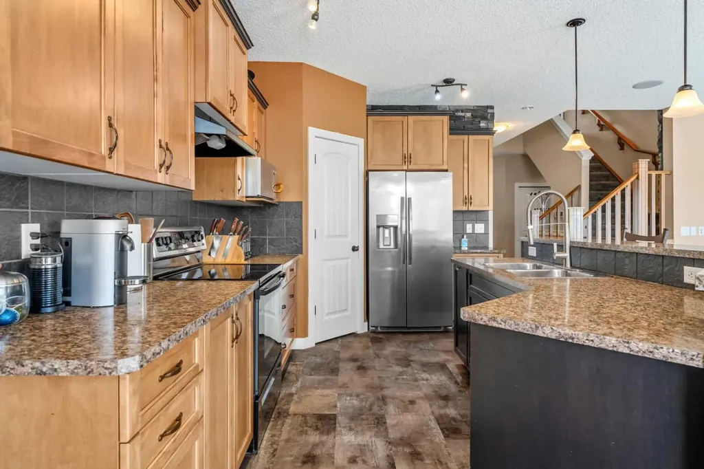 212 Crystal Green Place Okotoks AB T1S 2N4