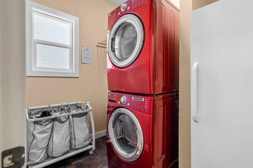 212 Crystal Green Place Okotoks AB T1S 2N4