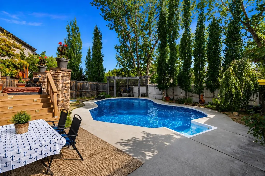 212 Crystal Green Place Okotoks AB T1S 2N4