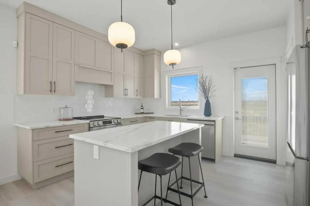 4 Emmett Crescent Red Deer AB T4P 3G8