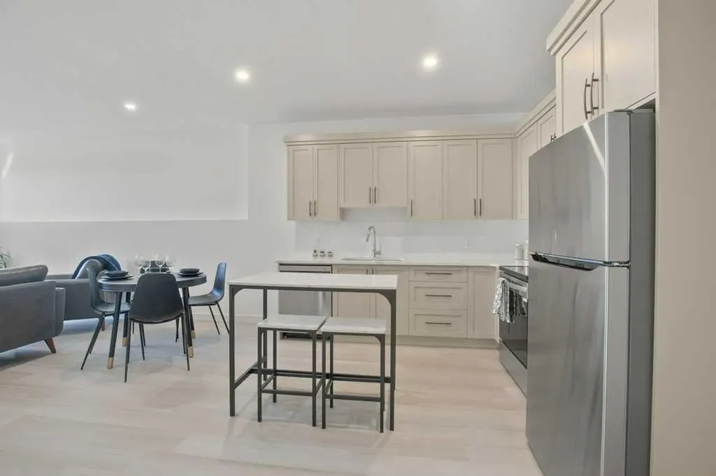 4 Emmett Crescent Red Deer AB T4P 3G8