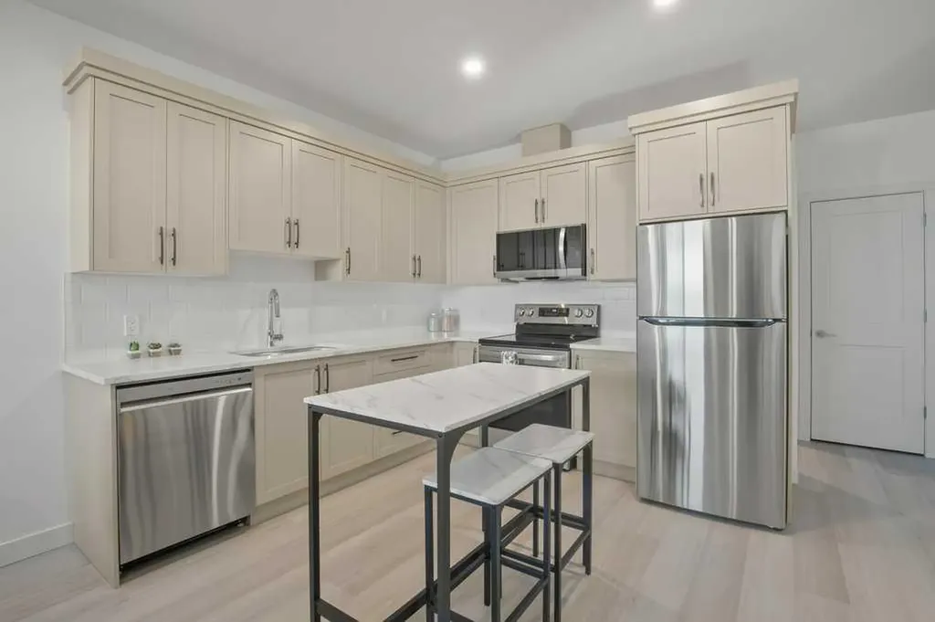 4 Emmett Crescent Red Deer AB T4P 3G8