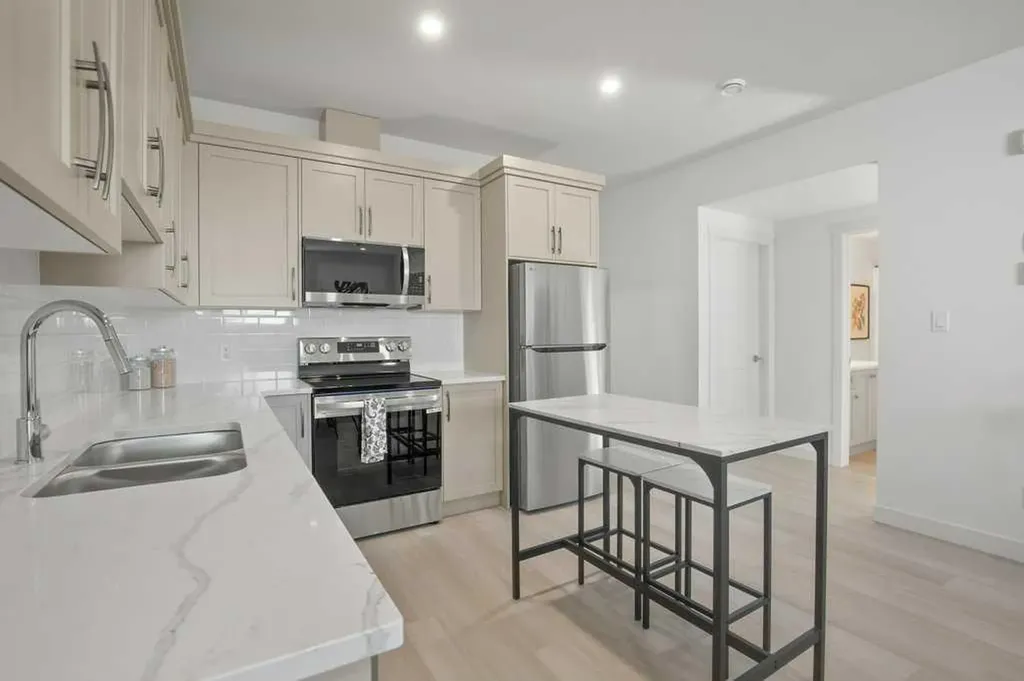 4 Emmett Crescent Red Deer AB T4P 3G8