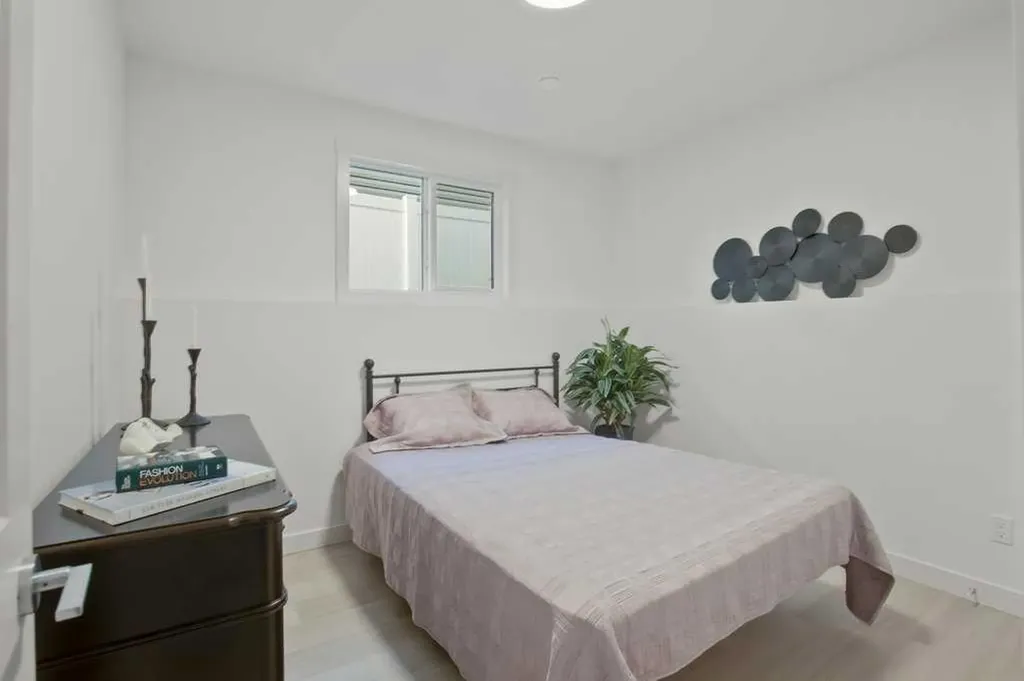 4 Emmett Crescent Red Deer AB T4P 3G8