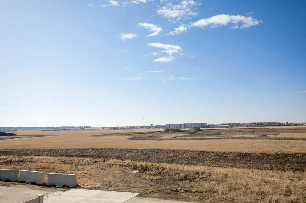 4 Emmett Crescent Red Deer AB T4P 3G8