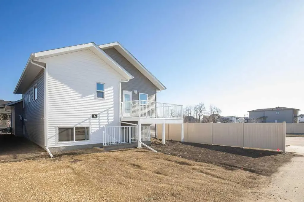 4 Emmett Crescent Red Deer AB T4P 3G8