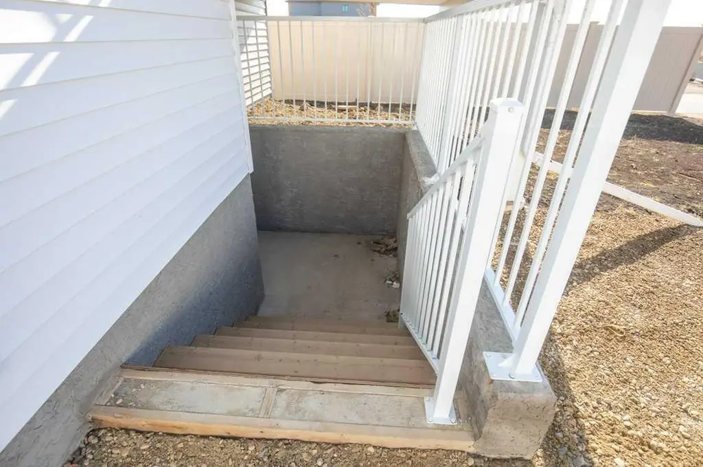 4 Emmett Crescent Red Deer AB T4P 3G8