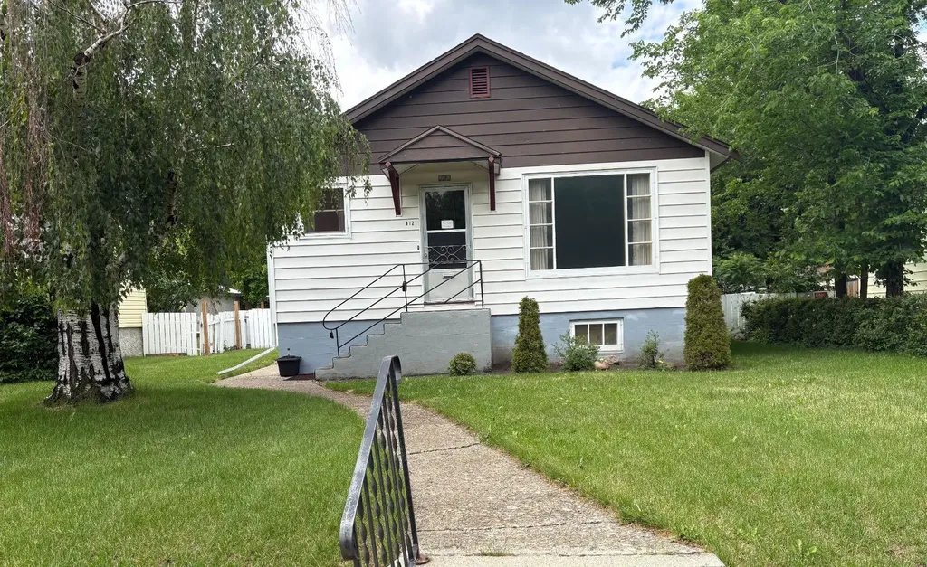 812 6 Street S Lethbridge AB T1J 2E8