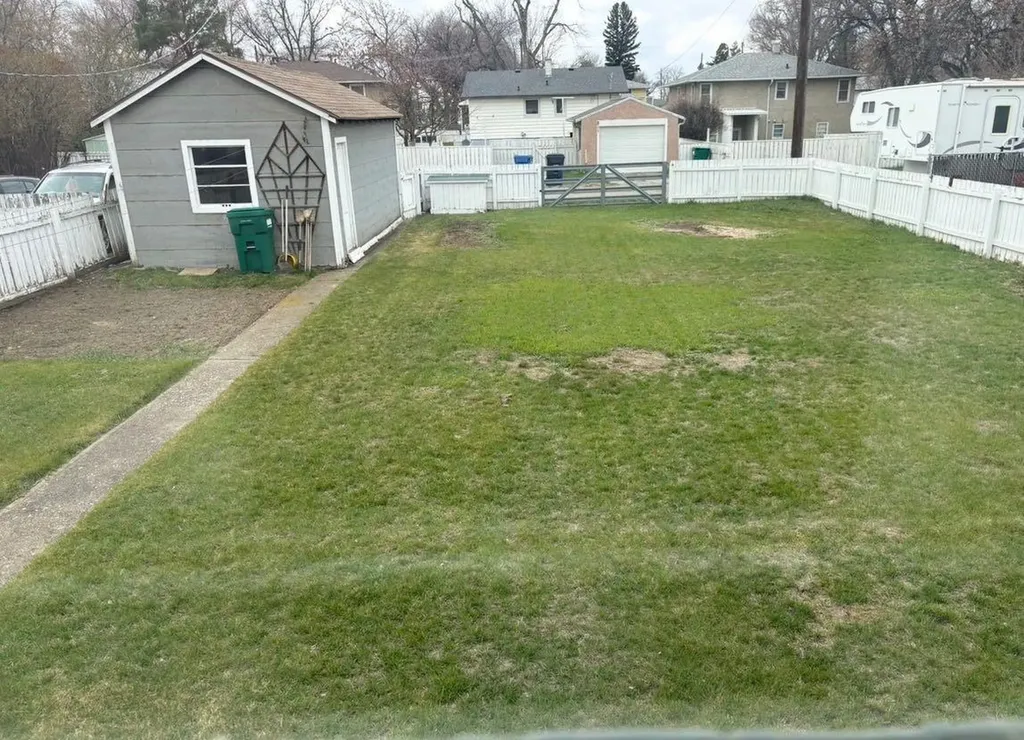 812 6 Street S Lethbridge AB T1J 2E8