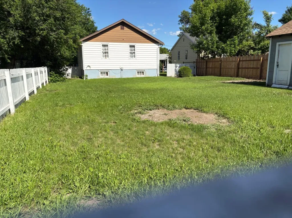 812 6 Street S Lethbridge AB T1J 2E8