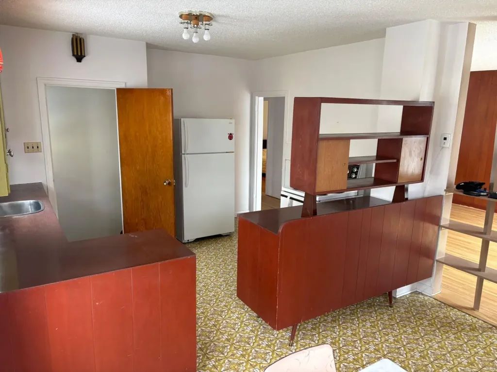 812 6 Street S Lethbridge AB T1J 2E8