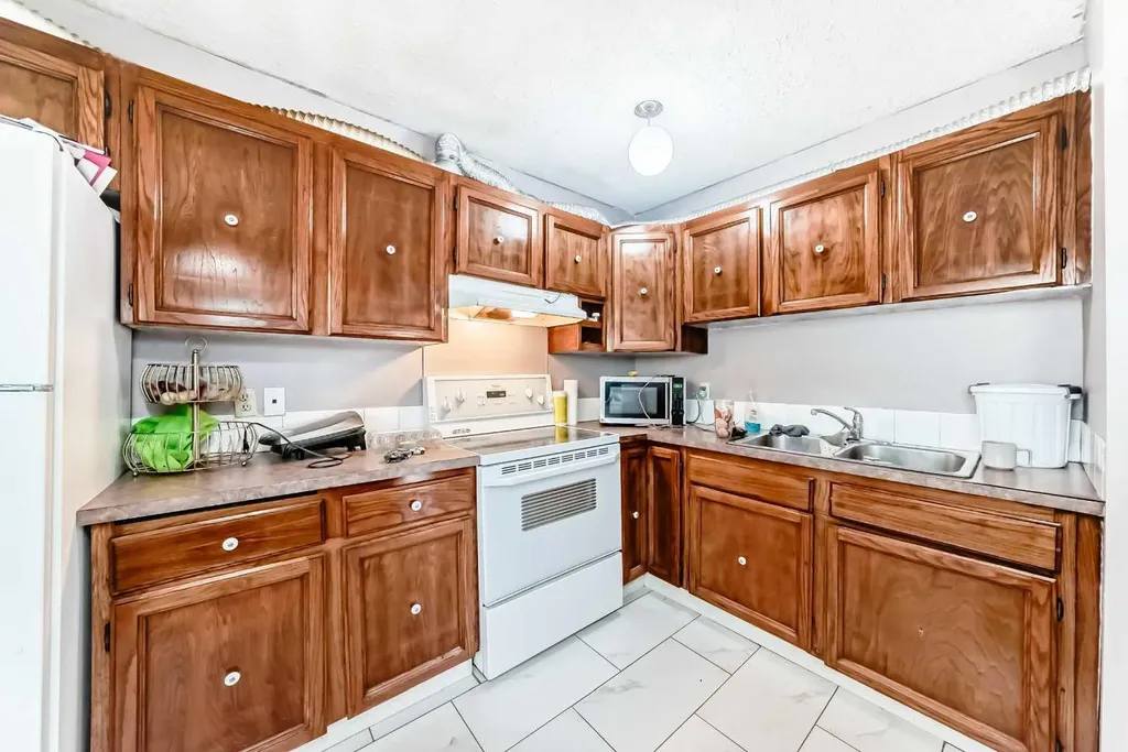 3341 Doverthorn Road SE Calgary AB T2B 2H1