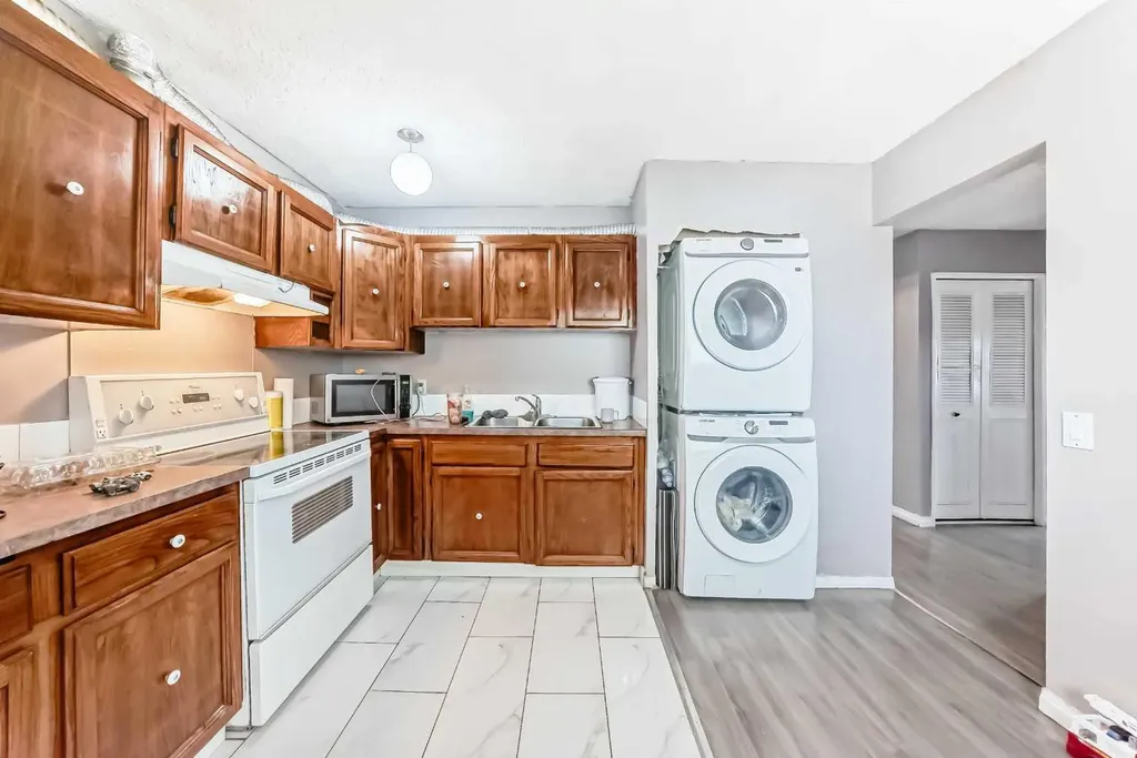 3341 Doverthorn Road SE Calgary AB T2B 2H1