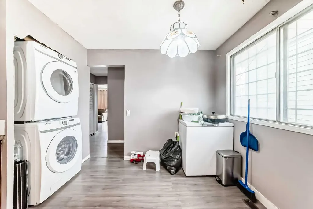 3341 Doverthorn Road SE Calgary AB T2B 2H1