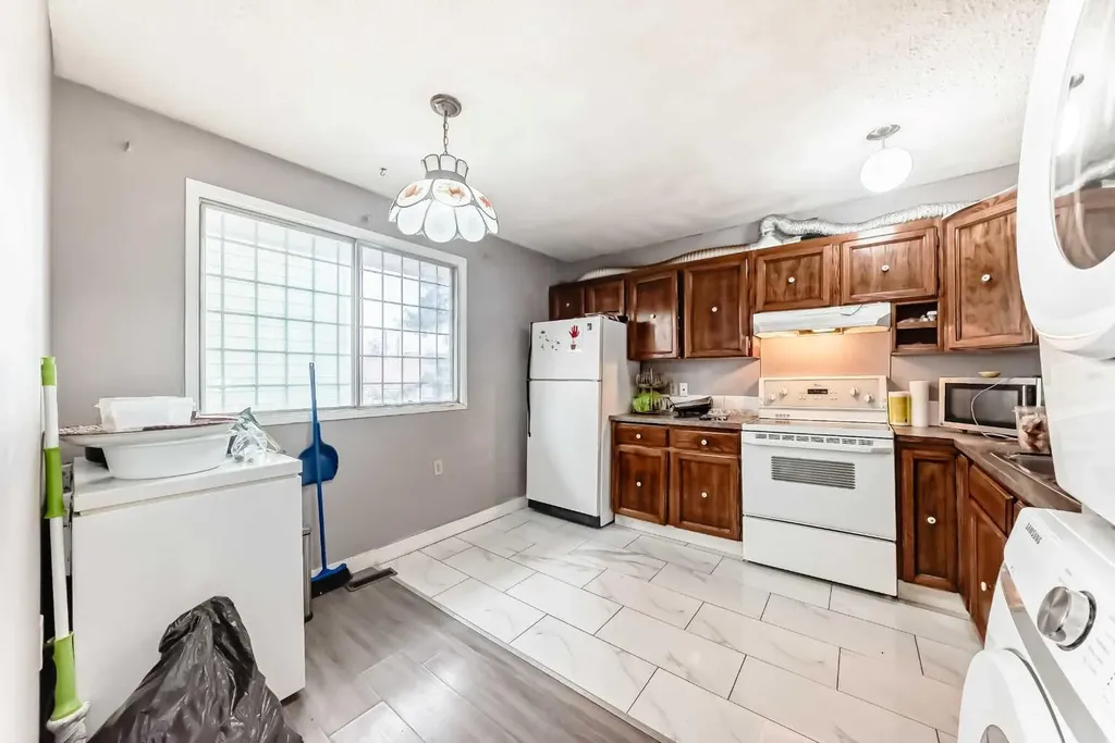 3341 Doverthorn Road SE Calgary AB T2B 2H1