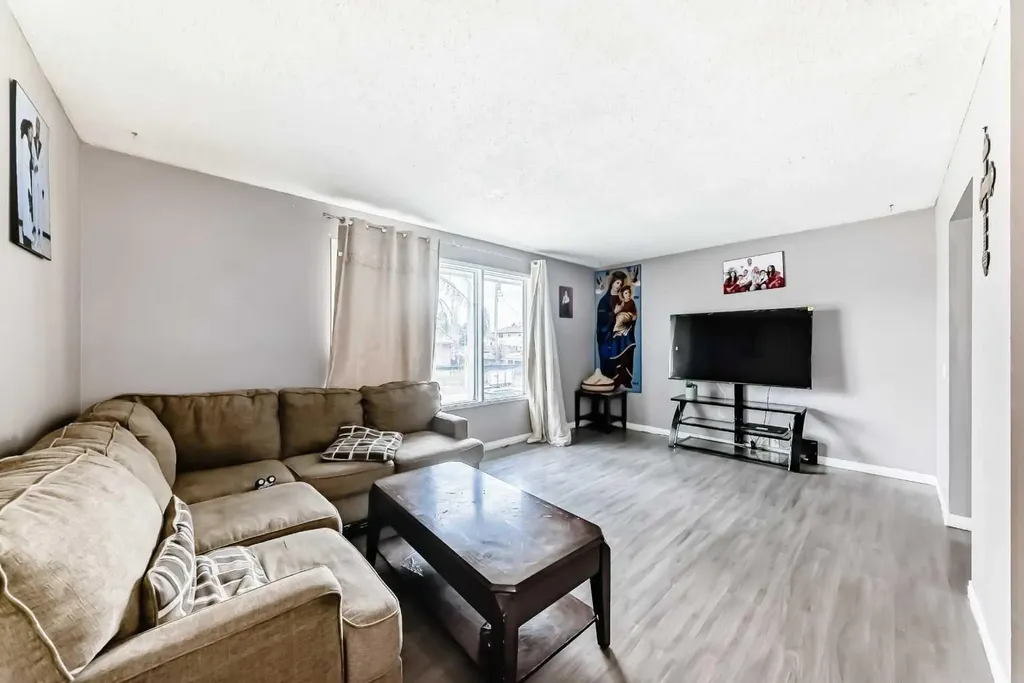 3341 Doverthorn Road SE Calgary AB T2B 2H1