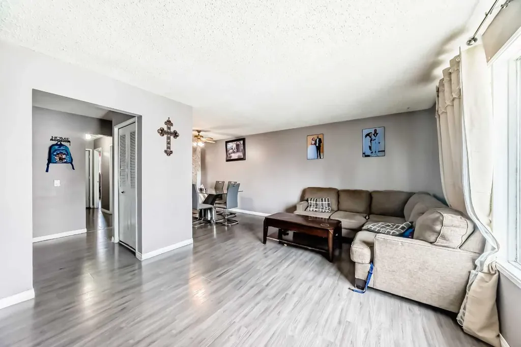 3341 Doverthorn Road SE Calgary AB T2B 2H1