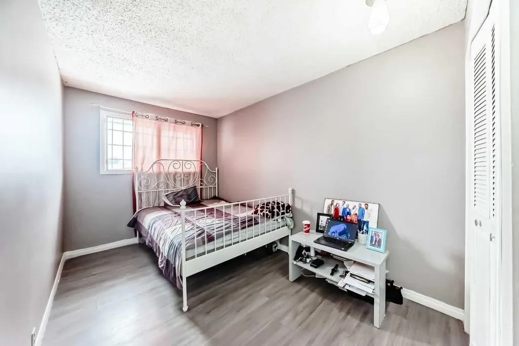3341 Doverthorn Road SE Calgary AB T2B 2H1
