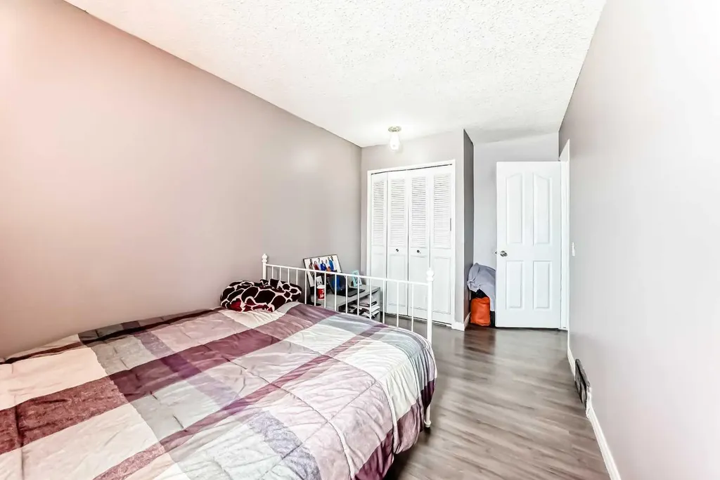 3341 Doverthorn Road SE Calgary AB T2B 2H1
