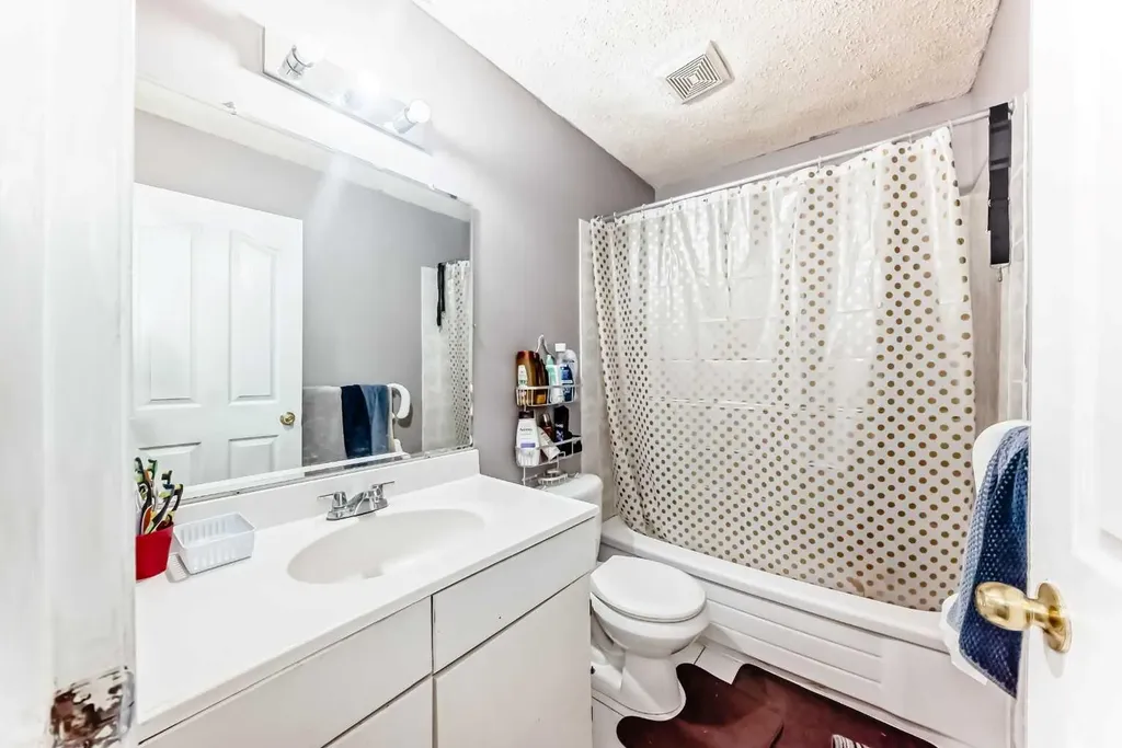 3341 Doverthorn Road SE Calgary AB T2B 2H1
