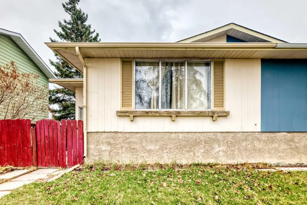 3341 Doverthorn Road SE Calgary AB T2B 2H1