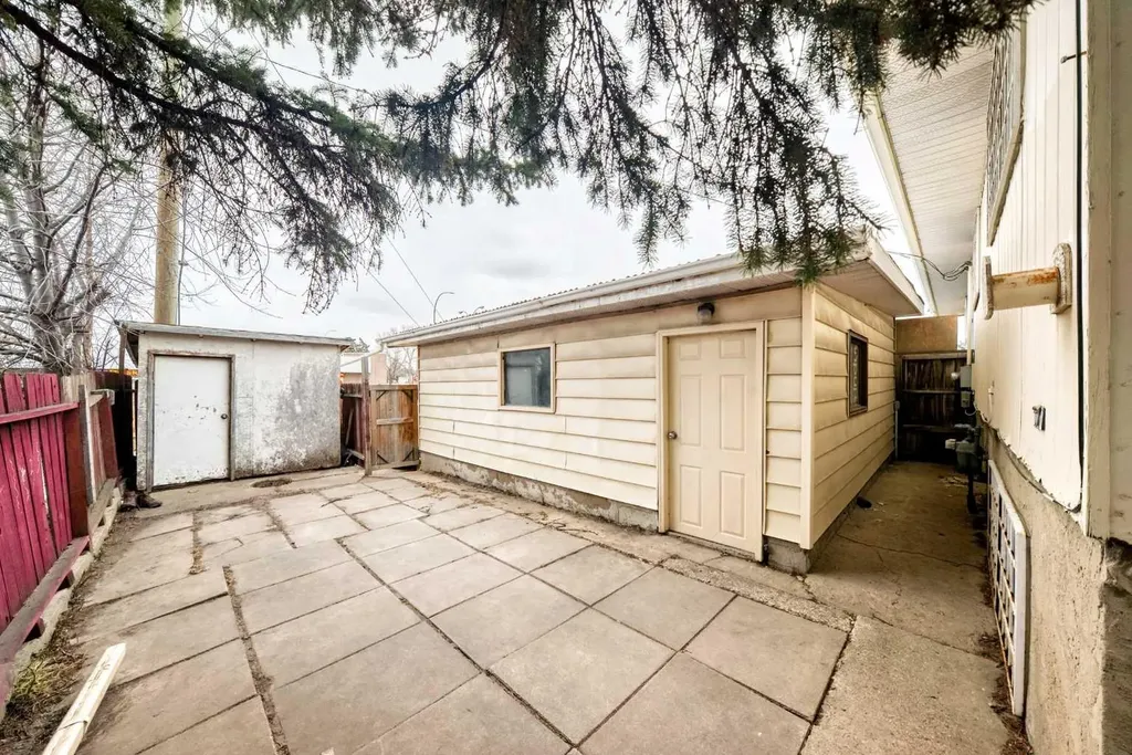 3341 Doverthorn Road SE Calgary AB T2B 2H1