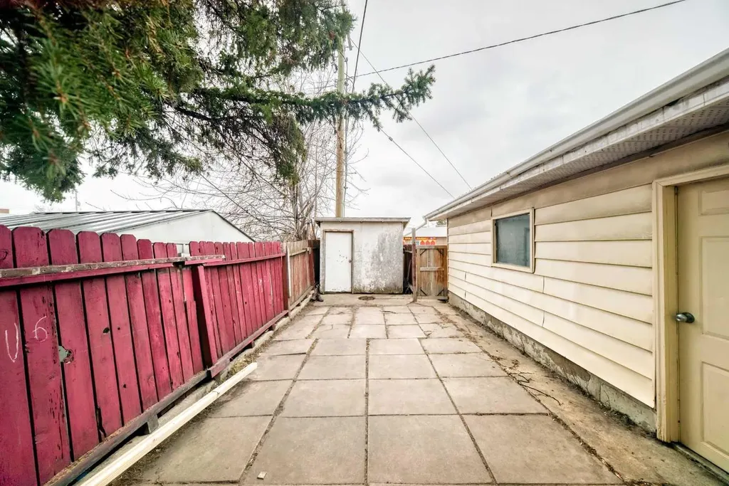 3341 Doverthorn Road SE Calgary AB T2B 2H1