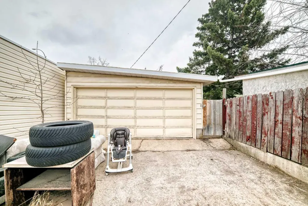3341 Doverthorn Road SE Calgary AB T2B 2H1
