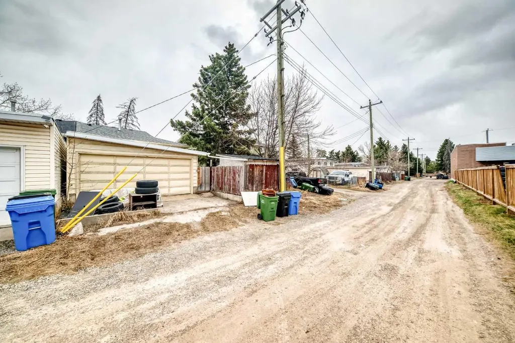 3341 Doverthorn Road SE Calgary AB T2B 2H1