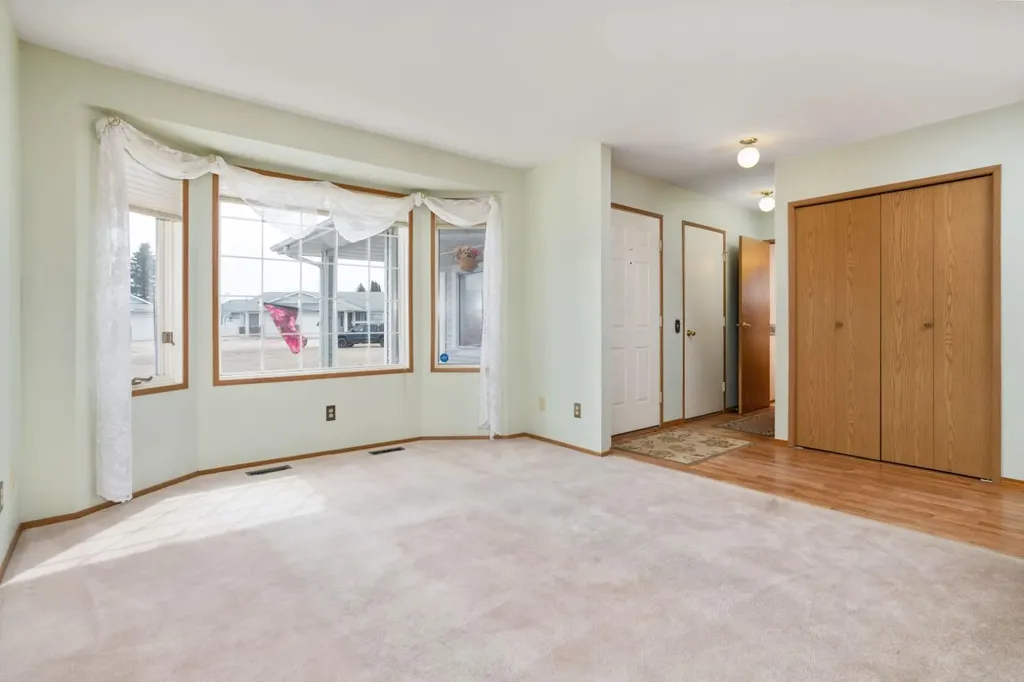 3924 56a Street Close Camrose AB T4V 4L1