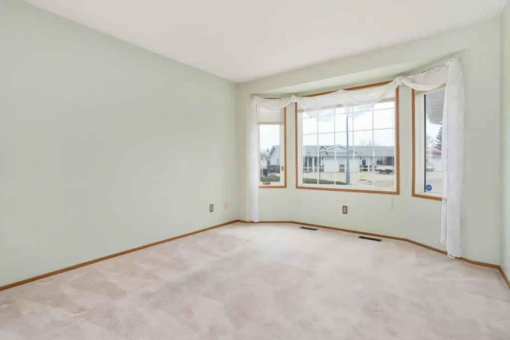 3924 56a Street Close Camrose AB T4V 4L1