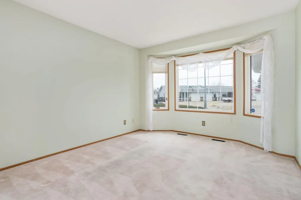 3924 56a Street Close Camrose AB T4V 4L1