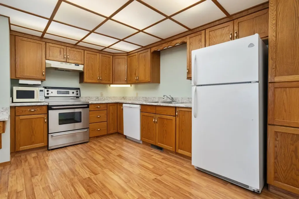 3924 56a Street Close Camrose AB T4V 4L1