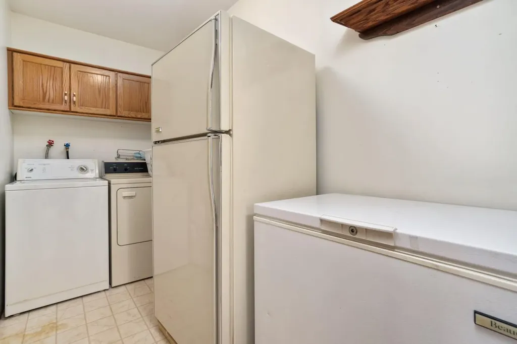 3924 56a Street Close Camrose AB T4V 4L1