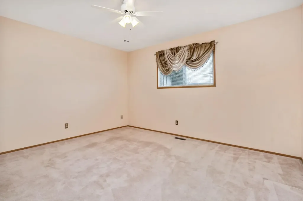 3924 56a Street Close Camrose AB T4V 4L1