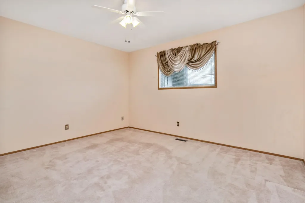 3924 56a Street Close Camrose AB T4V 4L1