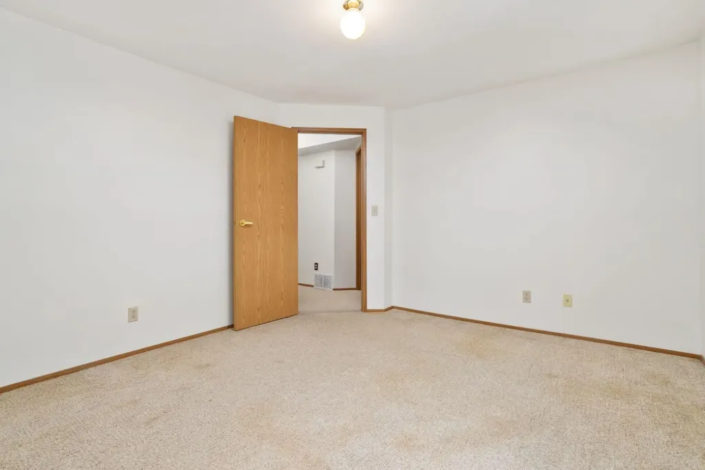 3924 56a Street Close Camrose AB T4V 4L1