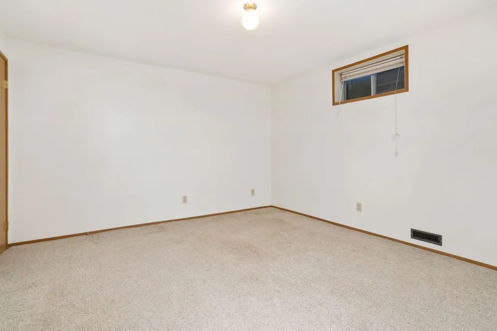3924 56a Street Close Camrose AB T4V 4L1
