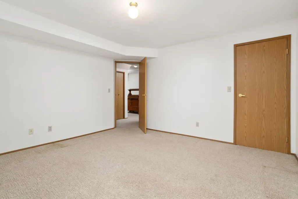 3924 56a Street Close Camrose AB T4V 4L1