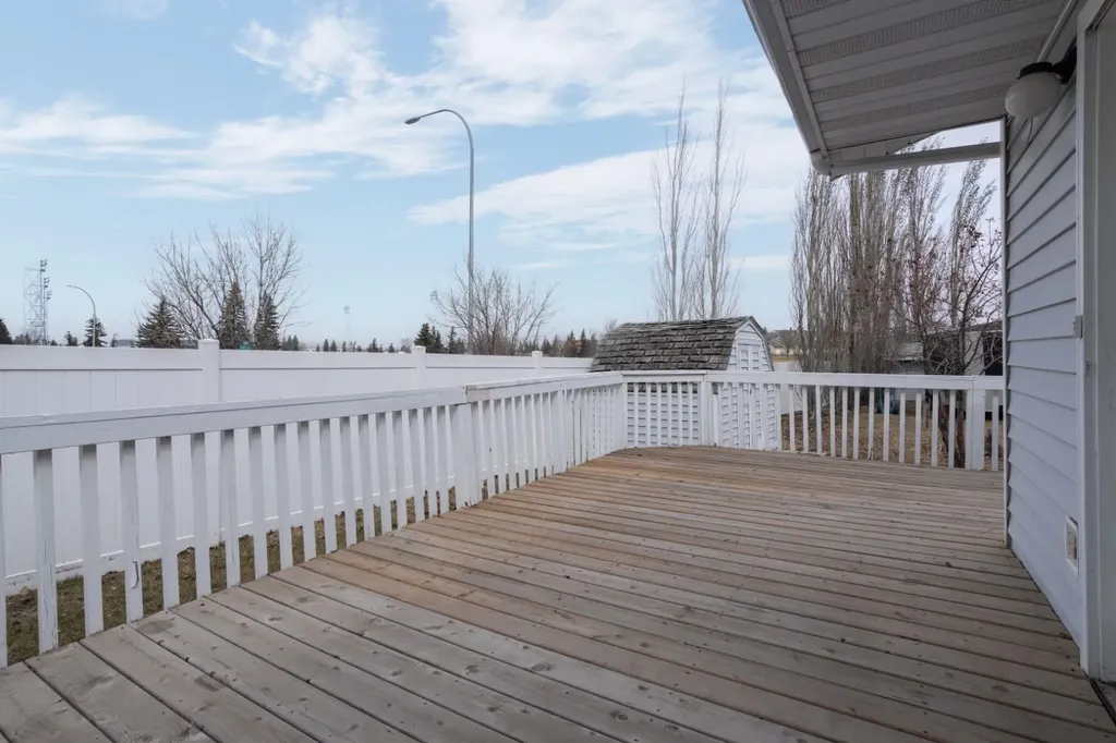 3924 56a Street Close Camrose AB T4V 4L1