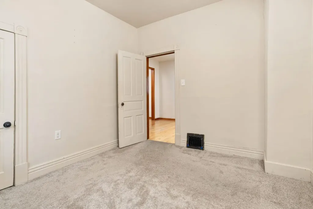 5015 52a Street Camrose AB T4V 3Y7