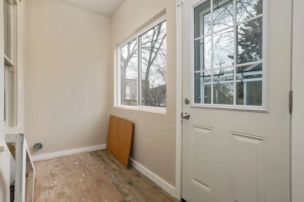 5015 52a Street Camrose AB T4V 3Y7