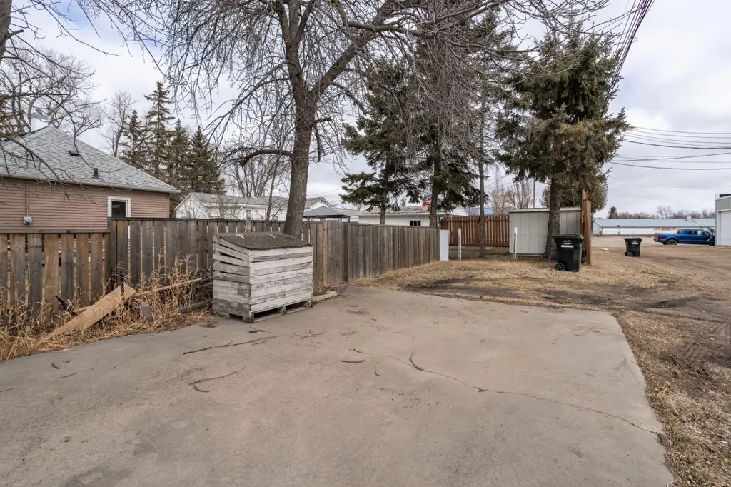 5015 52a Street Camrose AB T4V 3Y7
