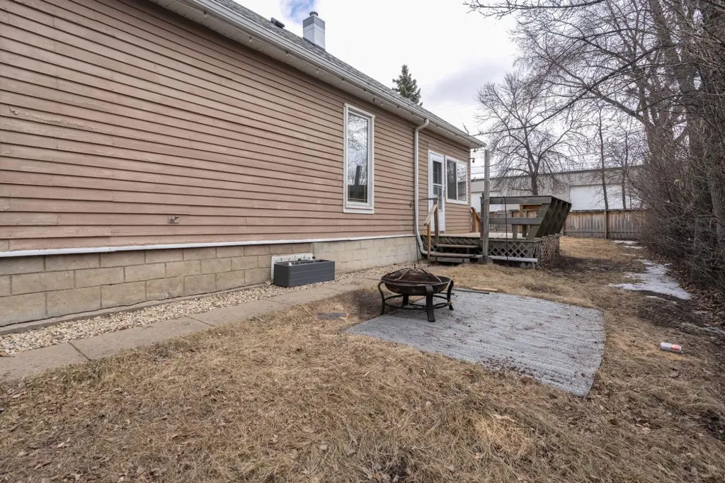 5015 52a Street Camrose AB T4V 3Y7