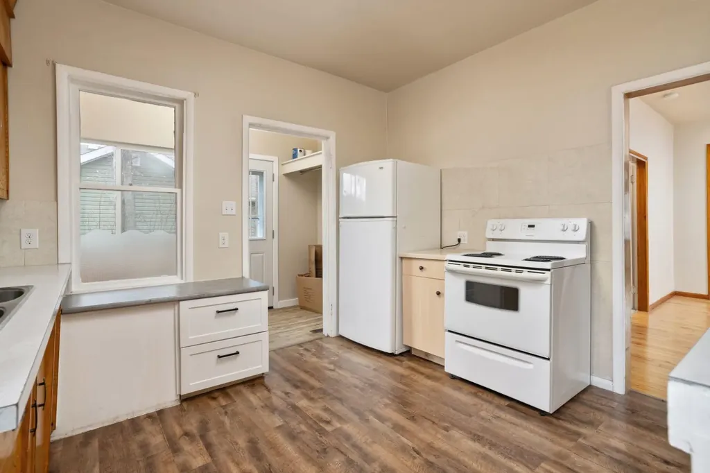 5015 52a Street Camrose AB T4V 3Y7
