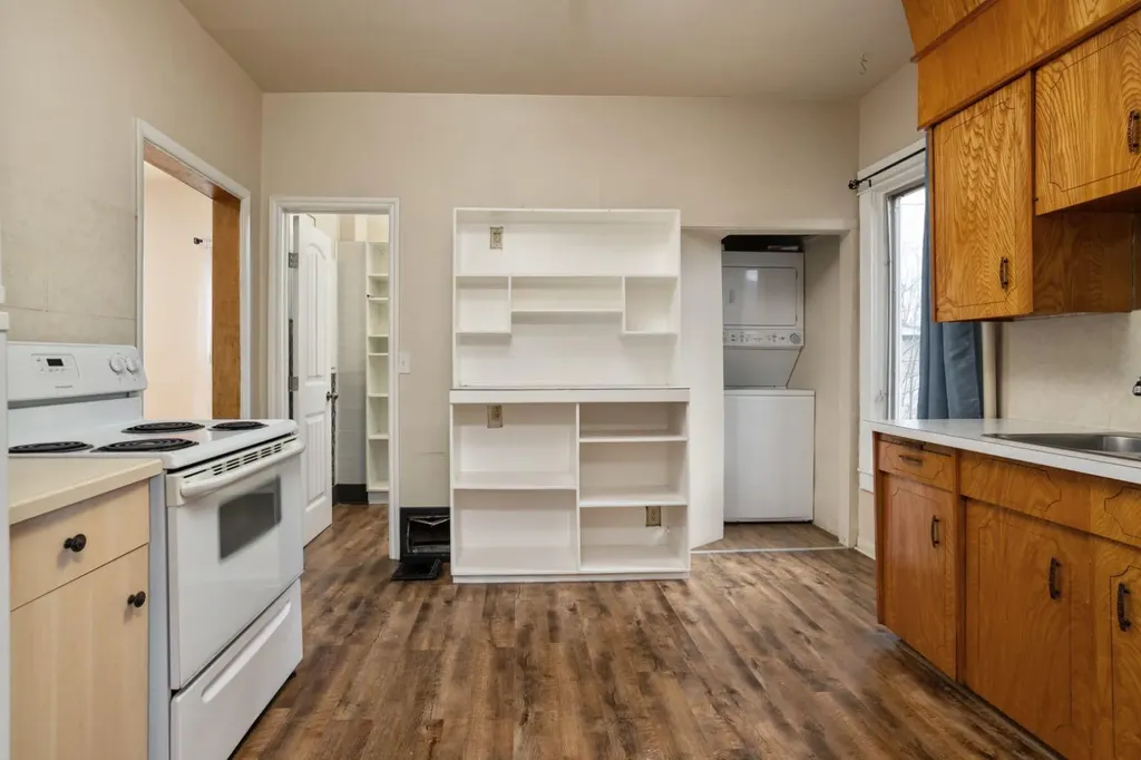 5015 52a Street Camrose AB T4V 3Y7