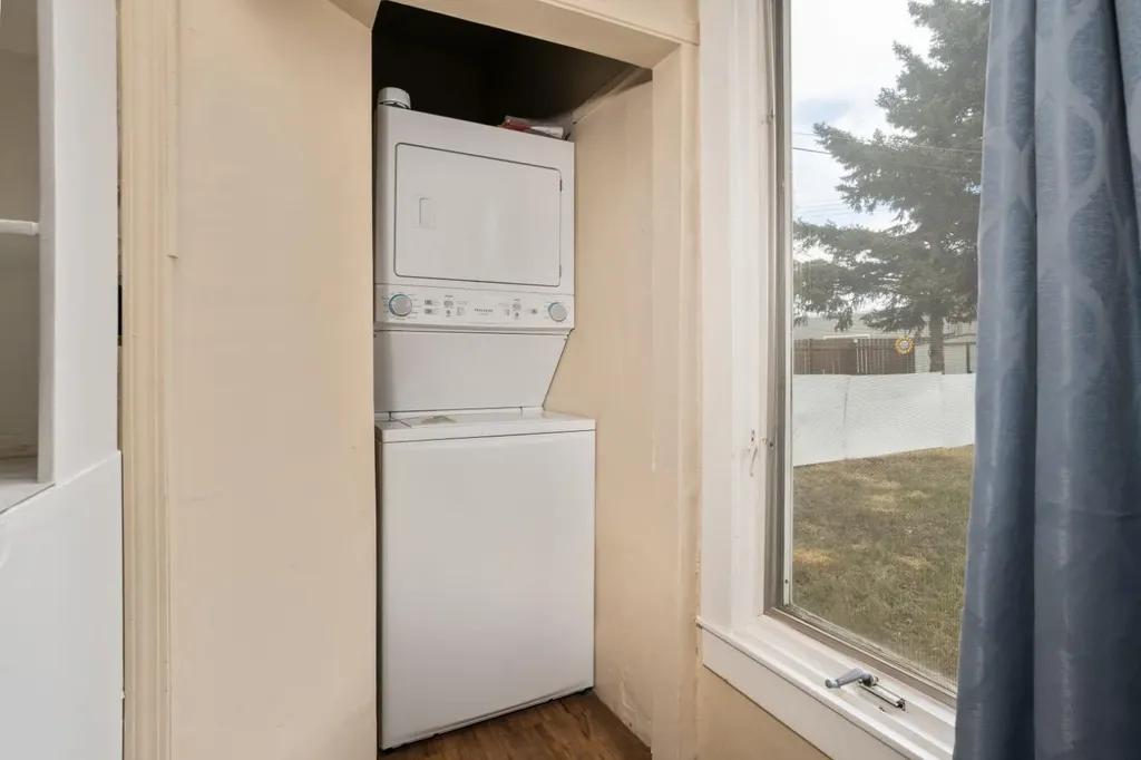 5015 52a Street Camrose AB T4V 3Y7