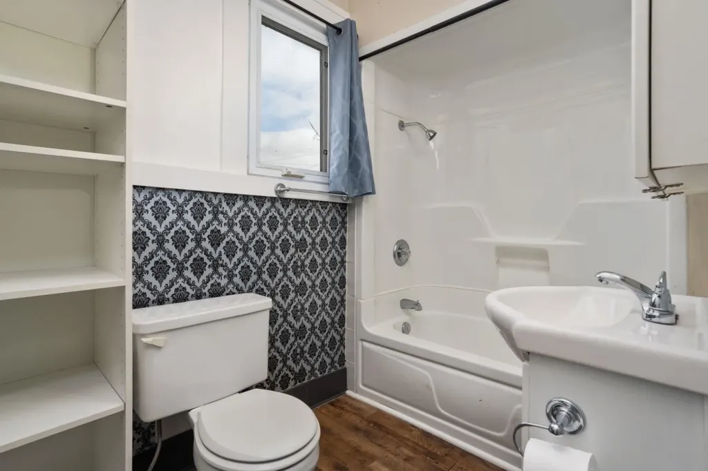 5015 52a Street Camrose AB T4V 3Y7